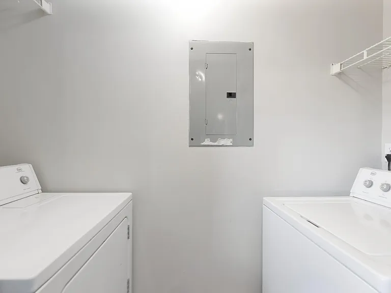 300 Stewart Ln #15 — Photo 13
