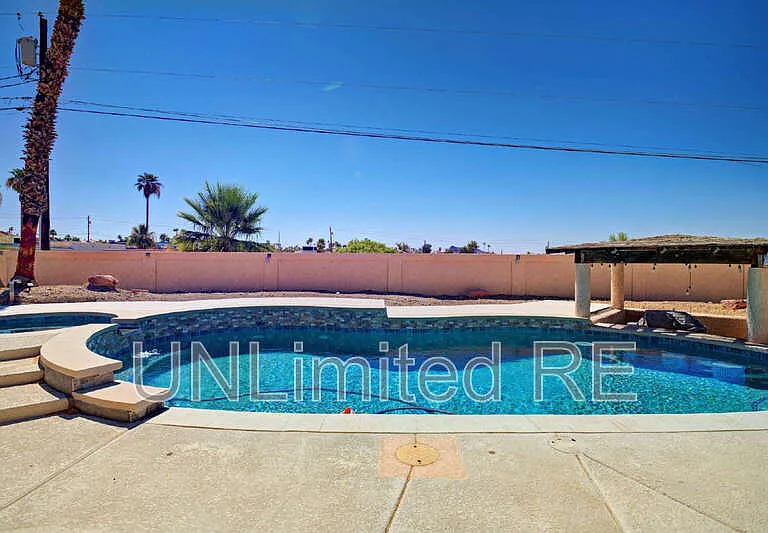304 Acoma Blvd S — Photo 8