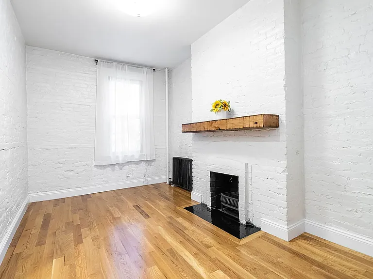 12 Minetta St #1 — Photo 4