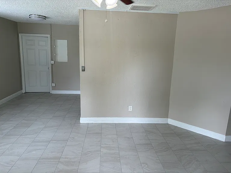 1025 Rose Ave — Photo 7