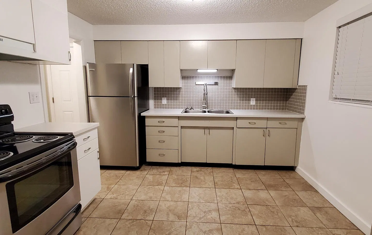154 E Wentworth Ave — Photo 1