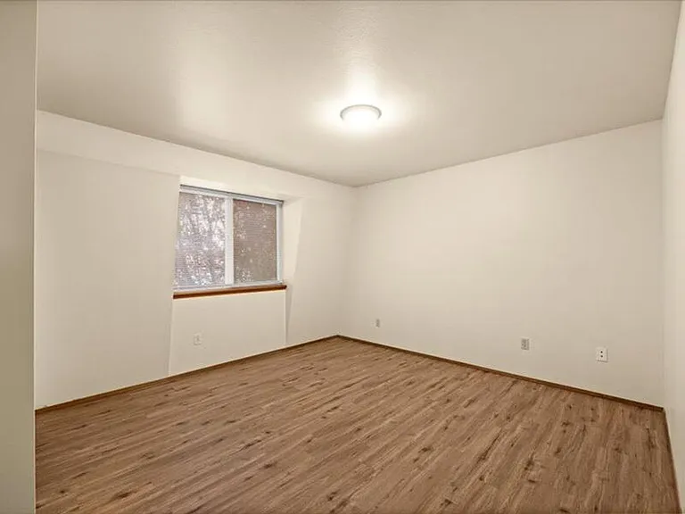 400 S Morain St #7 — Photo 7