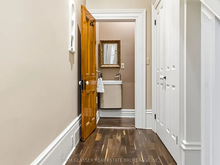 510 Dufferin Ave — Photo 20