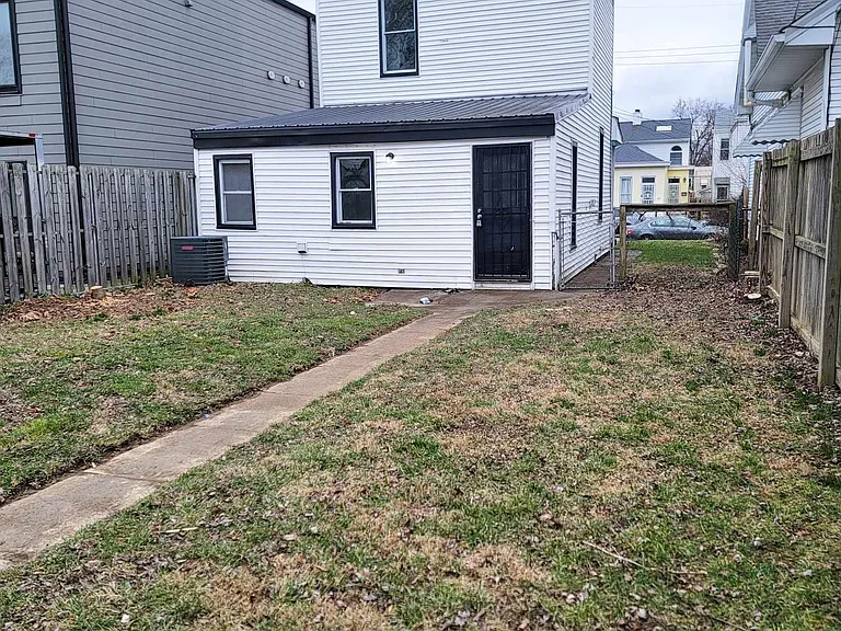 1104 Milton St — Photo 23