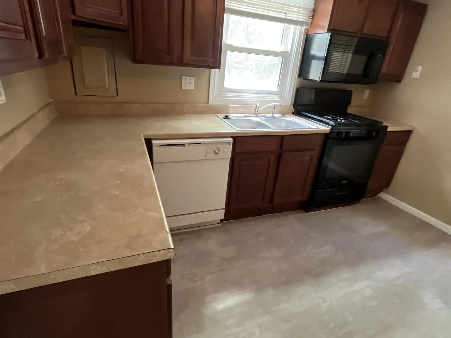 205 Elbring Drive - 1 — Photo 2