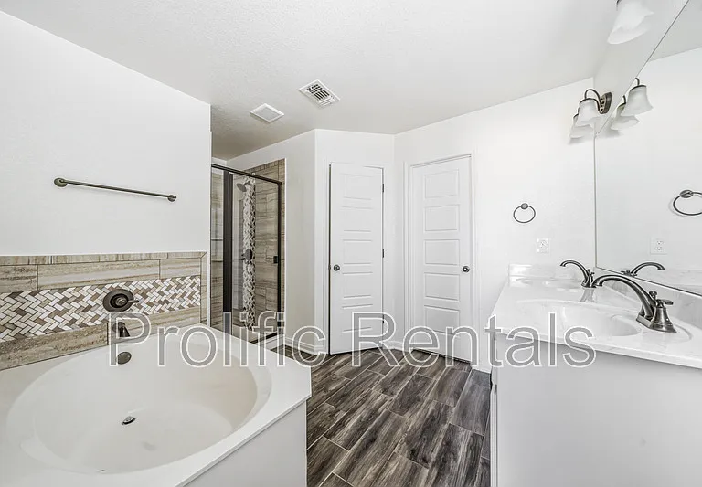 5301 Primavera Ln — Photo 23