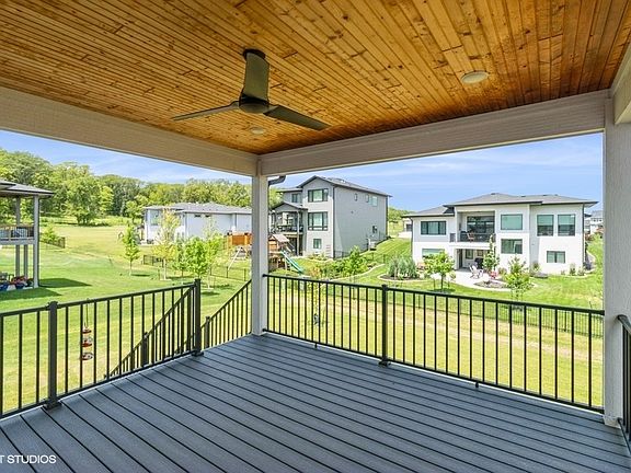 3rd image of 10165 Thorne Dr