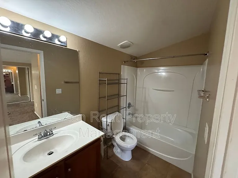 4062 E Windsor Dr — Photo 11