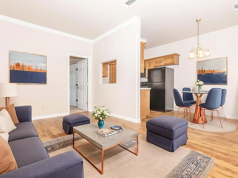 Saddlebrook Manor — Photo 1