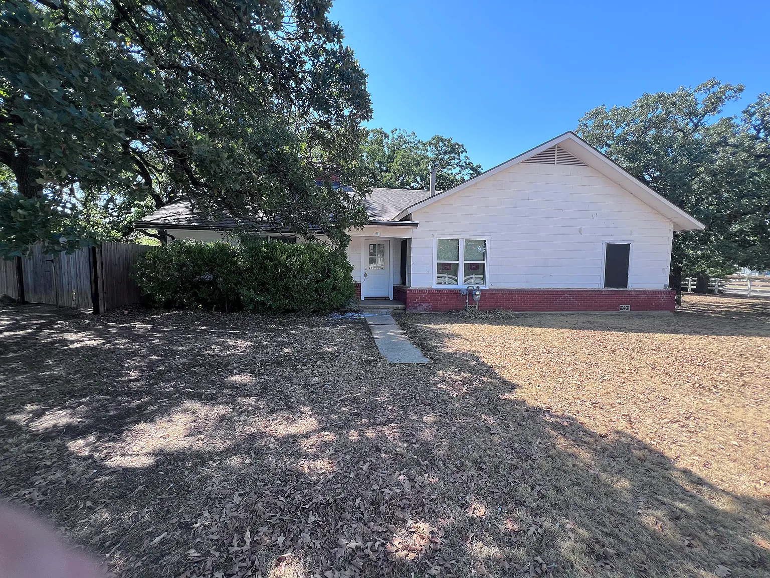 3 bed, 1850 sqft, $2,400 — Photo 1