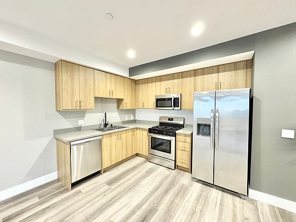 4th image of 11157 Huston St #204