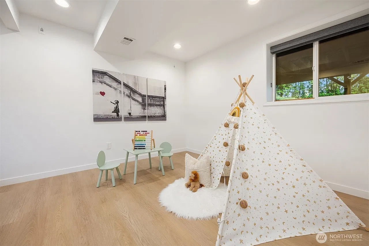 4 bed, 1700 sqft, $4,000 — Photo 4