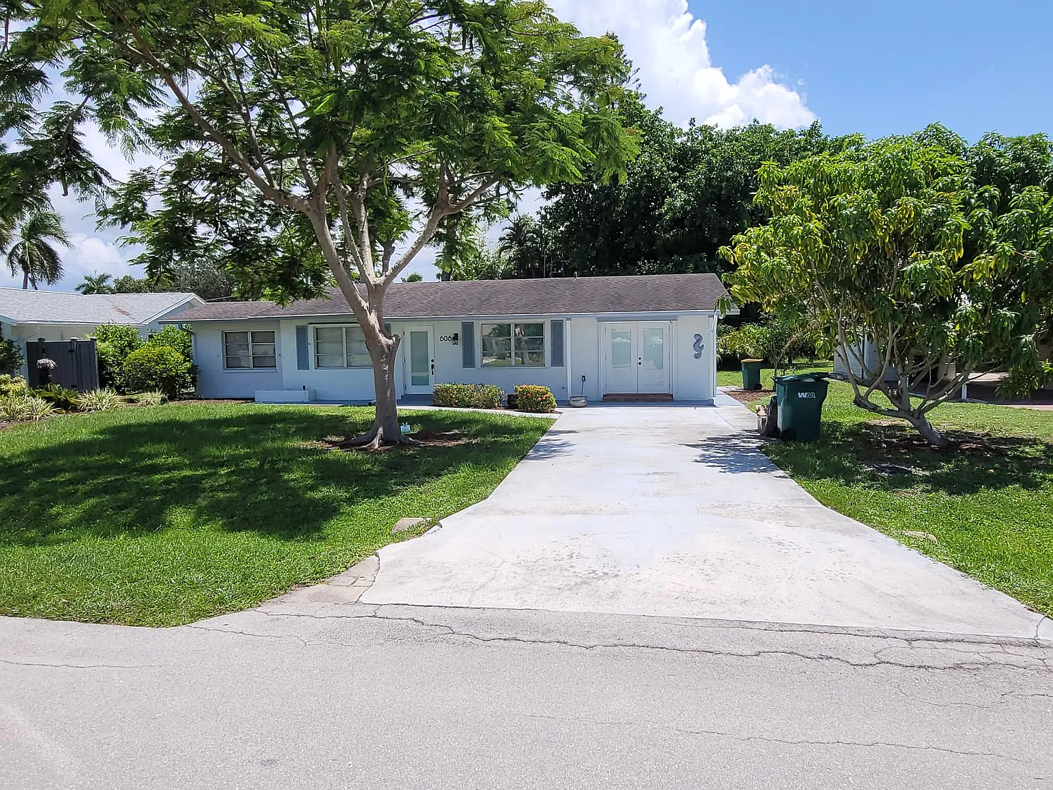 Won't Last! Updated 3/2 Bungalow In Very Desireable Bonita Shores! — Photo 2