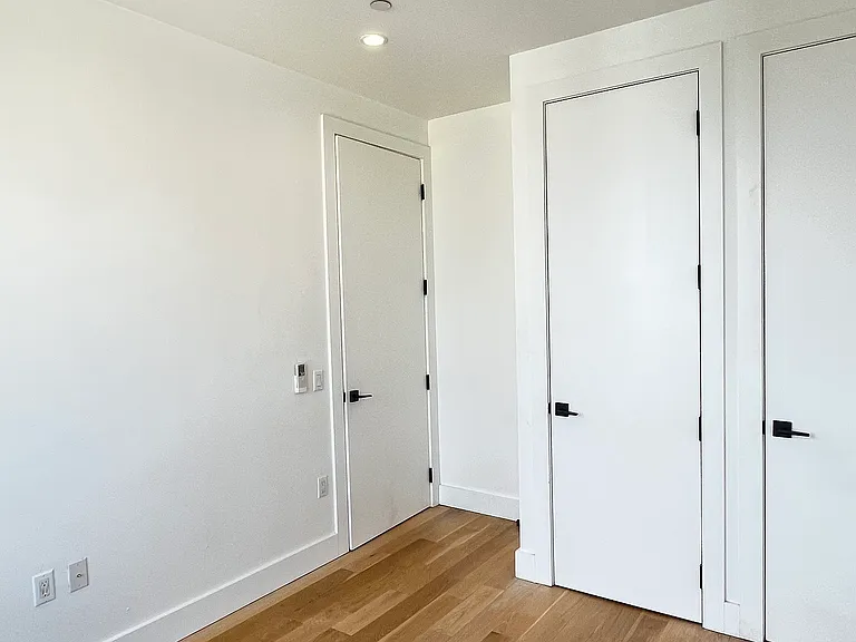 1052 Greene Ave #6B — Photo 8