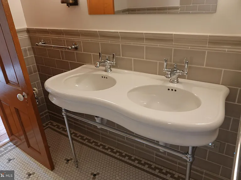 36 Hart Ave — Photo 29