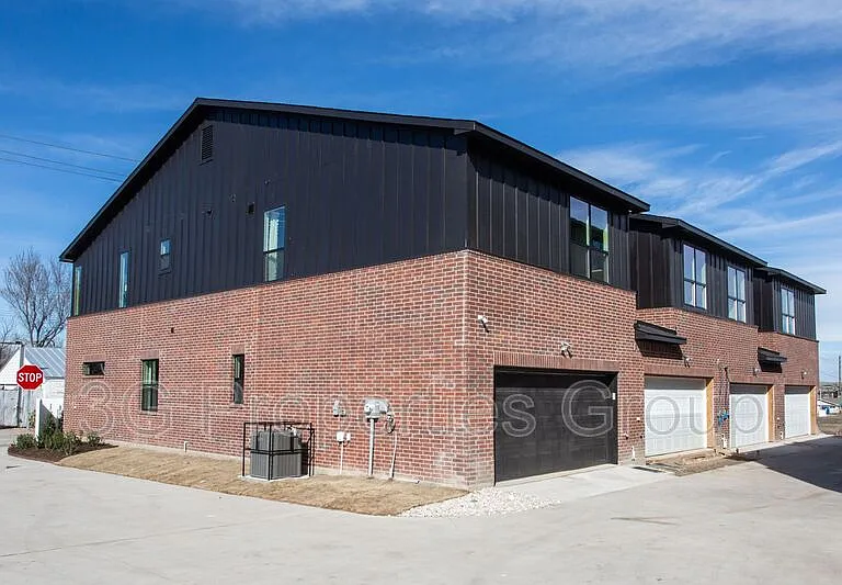 2807 Stanley Ave — Photo 33
