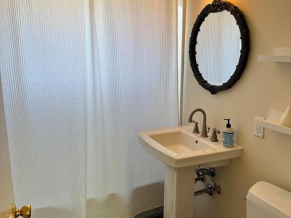 5th image of 681 1st St W #1
