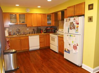 2017 Oxford Ct, Schaumburg, IL 60194