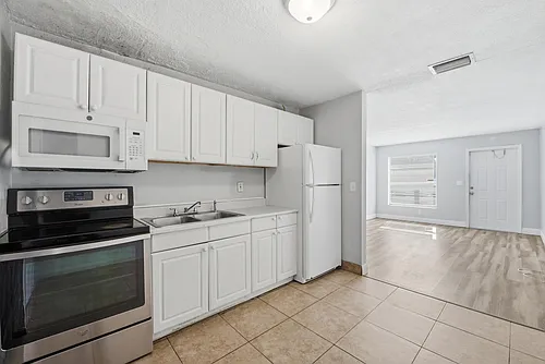 2001 A E Isaacs Ave #2007 Photo 1