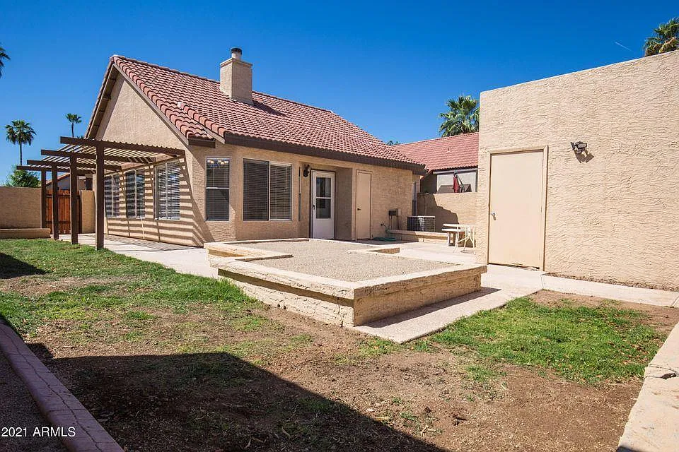 3 bed, 1217 sqft, $2,300 — Photo 3