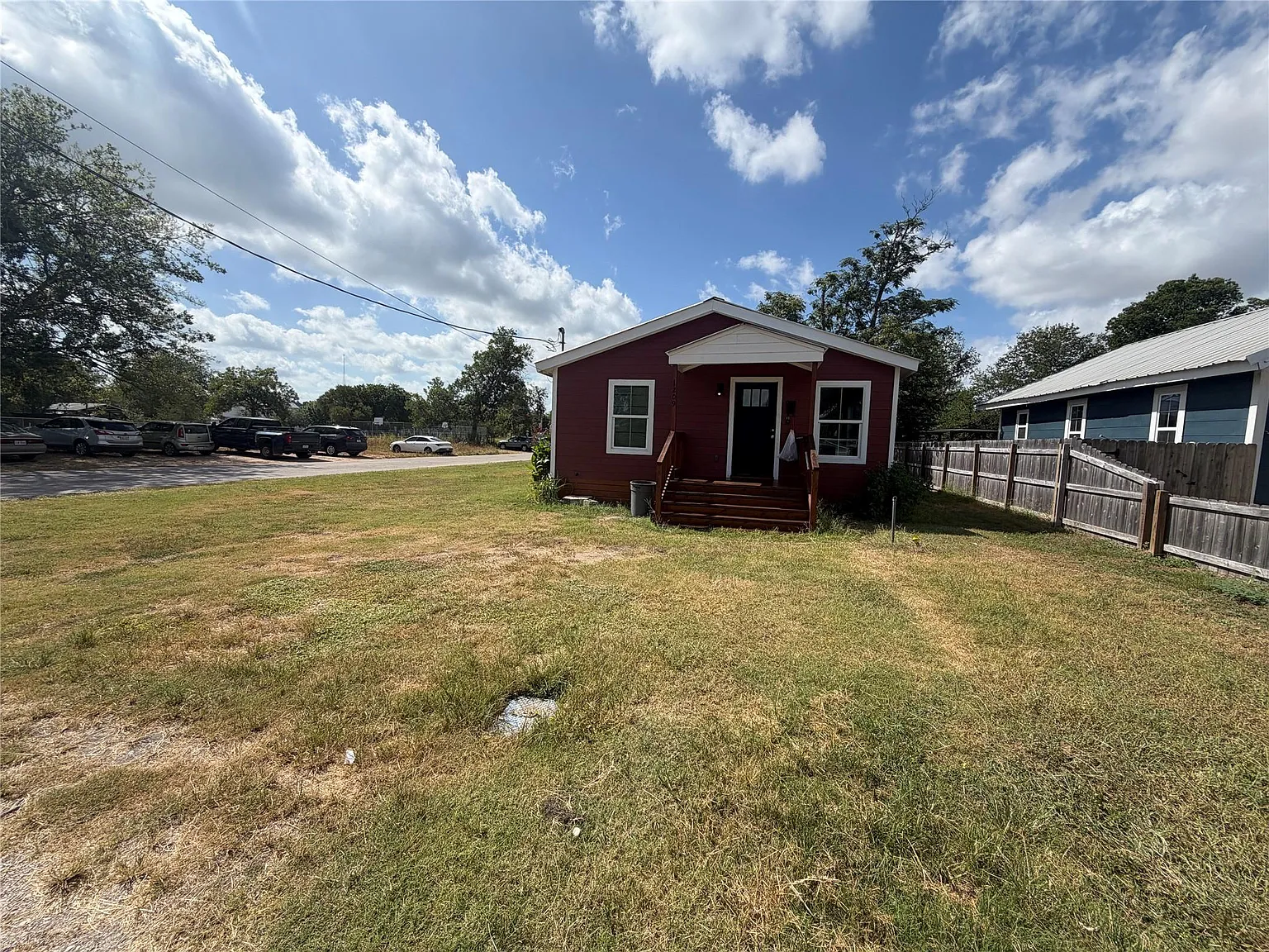 3 bed, 2.0 bath, 1142 sqft, $1,950 — Photo 3
