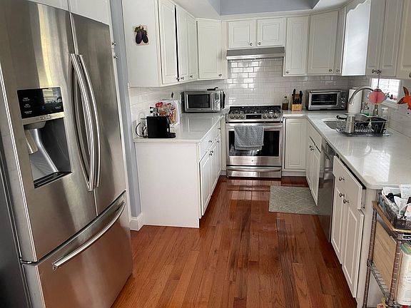 4th image of 2-3 Myrtle Ave #2