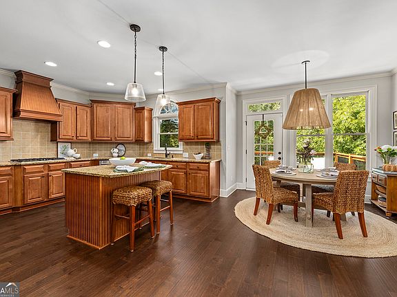 2nd image of 402 Greyfield Dr