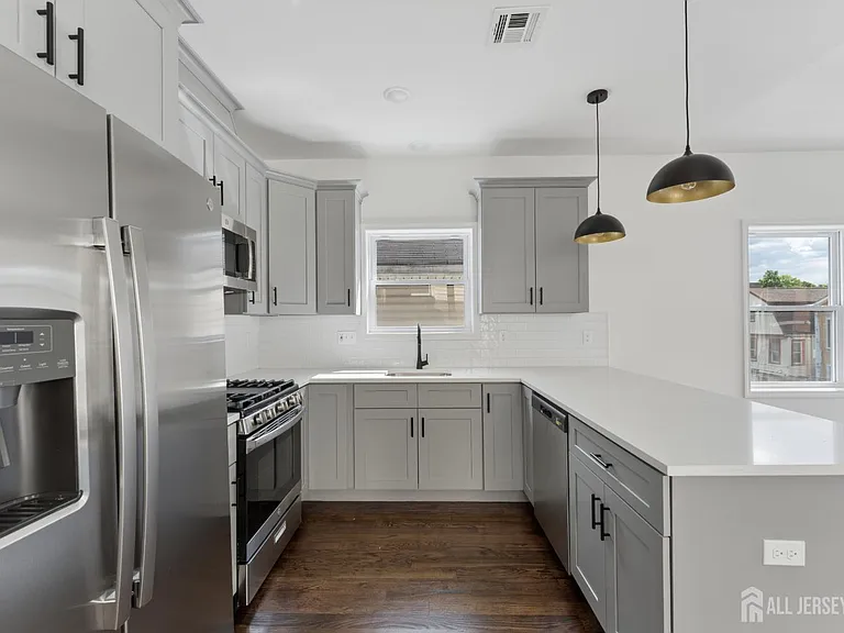 910 Bergen St #2 — Photo 5