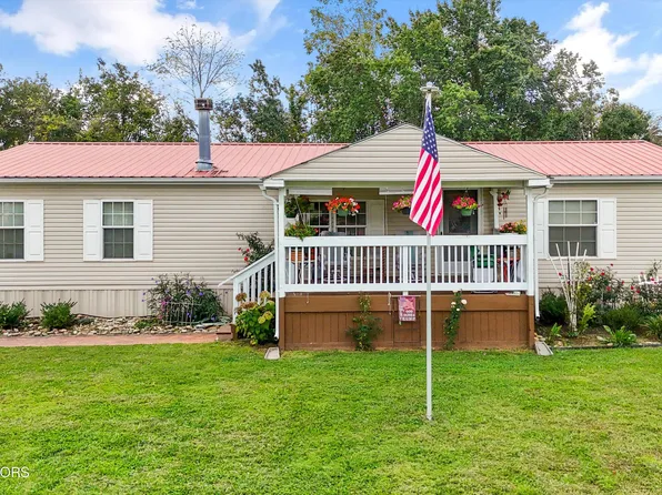 1476 Martha Dandridge Cir, Dandridge, TN 37725