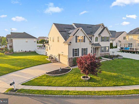 3rd image of 6 Gateswood Ct