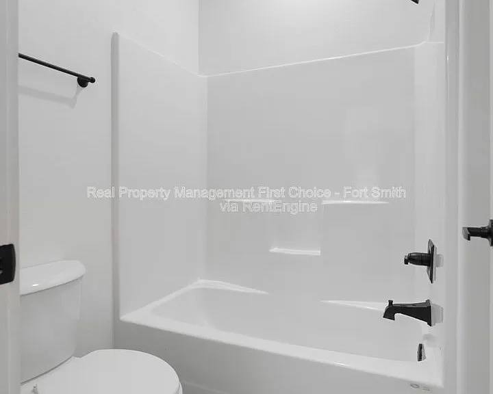 8908 Cambria Cir #B — Photo 14