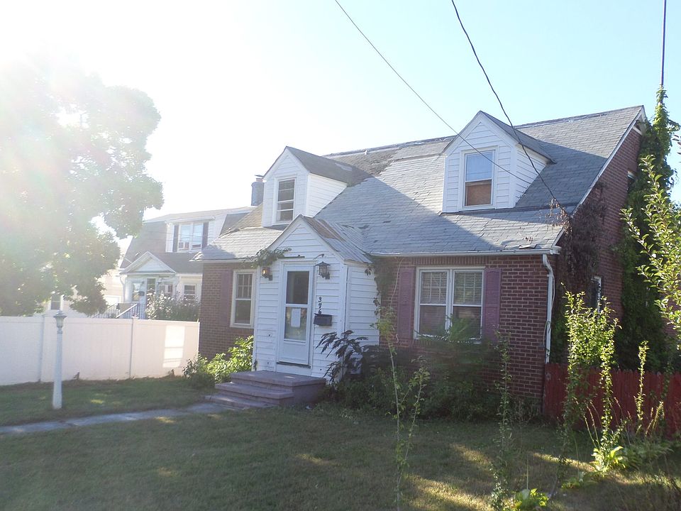2nd image of 376 Cambridge St