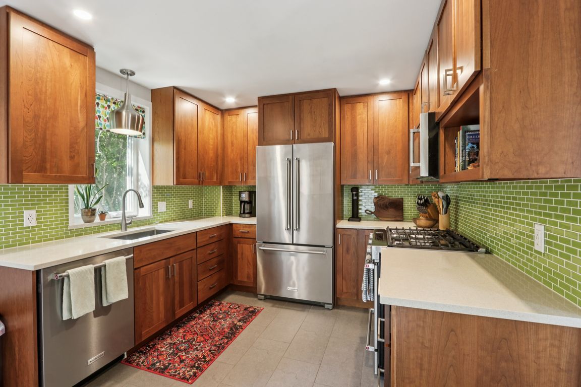 Aubrey Ave-1206-022.jpg