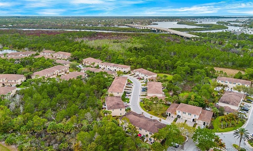 2nd image of 325 SW Otter Run Pl