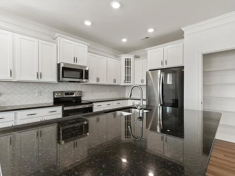 155 Bourne Dr — Photo 9