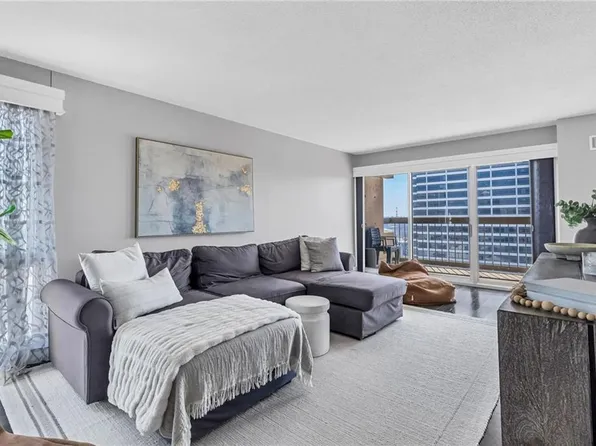 2510 Grand Blvd APT 2301, Kansas City, MO 64108