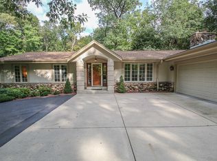 W305N6662 Beaver View Rd, Hartland, WI 53029