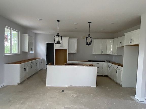 2nd image of 9283 Coopers Ln