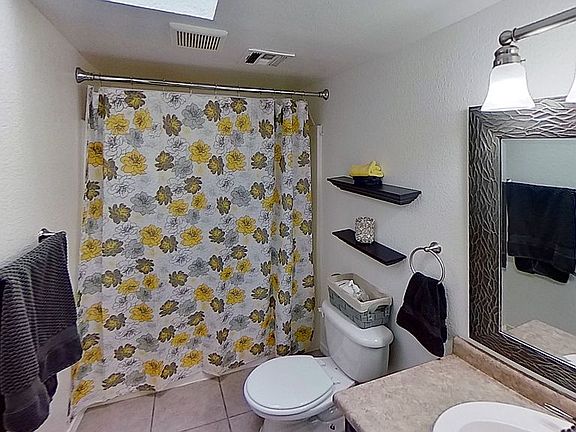 3rd image of 452 Valle Calido Dr