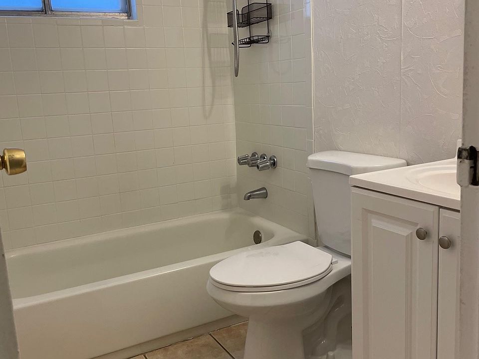 2nd image of 168 Graham Ave Floor 1