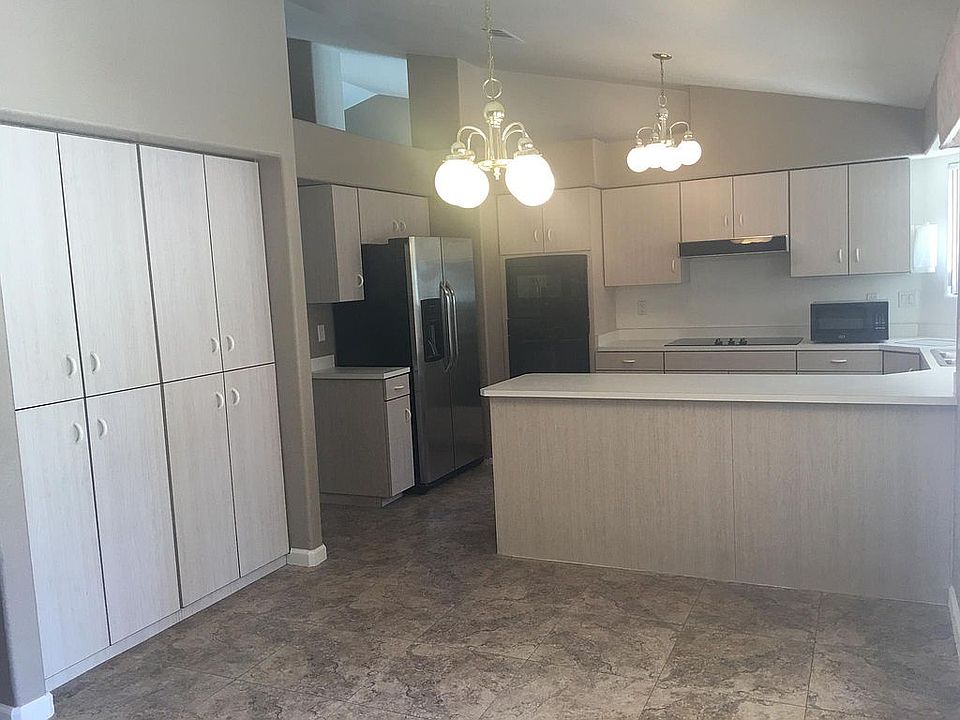 Kitchen features pantry, peninsula bar and plenty of space for breakfast table too.  cooktop. Stainless refrigerator & dishwasher. Wall ovens