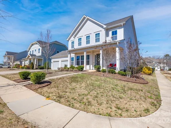 2166 Paddlers Cove Dr, Clover, SC 29710