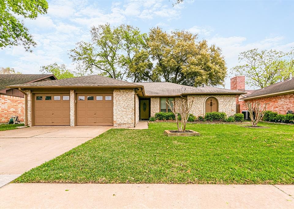 1st image of 22310 Elsinore Dr