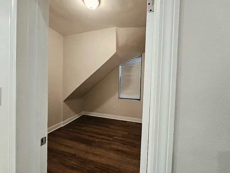 1009 S Claremont Ave #1 — Photo 10