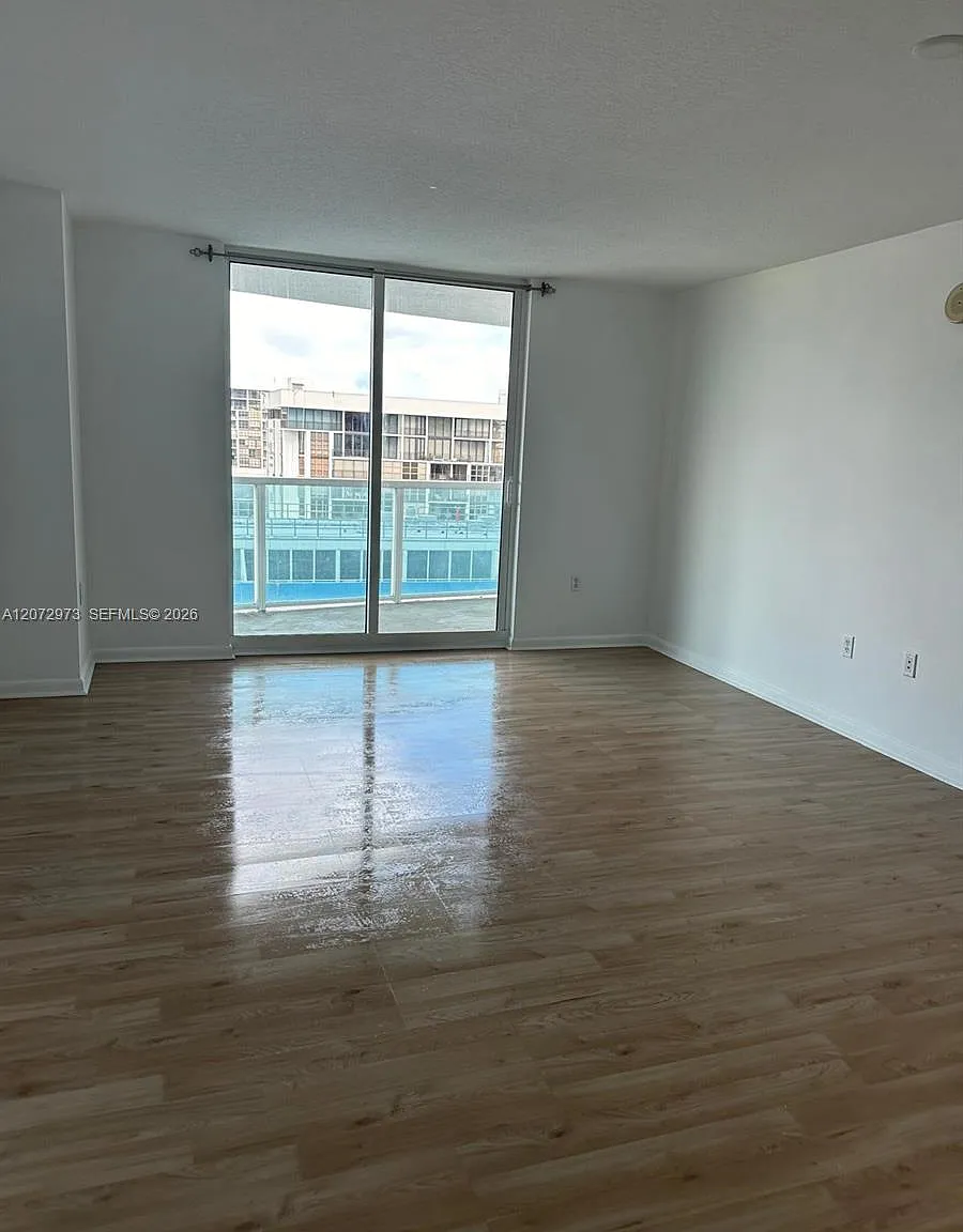 Skyline On Brickell Condo — Photo 2