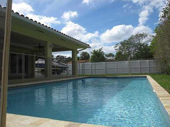 4th image of 13961 Kendale Lakes Blvd