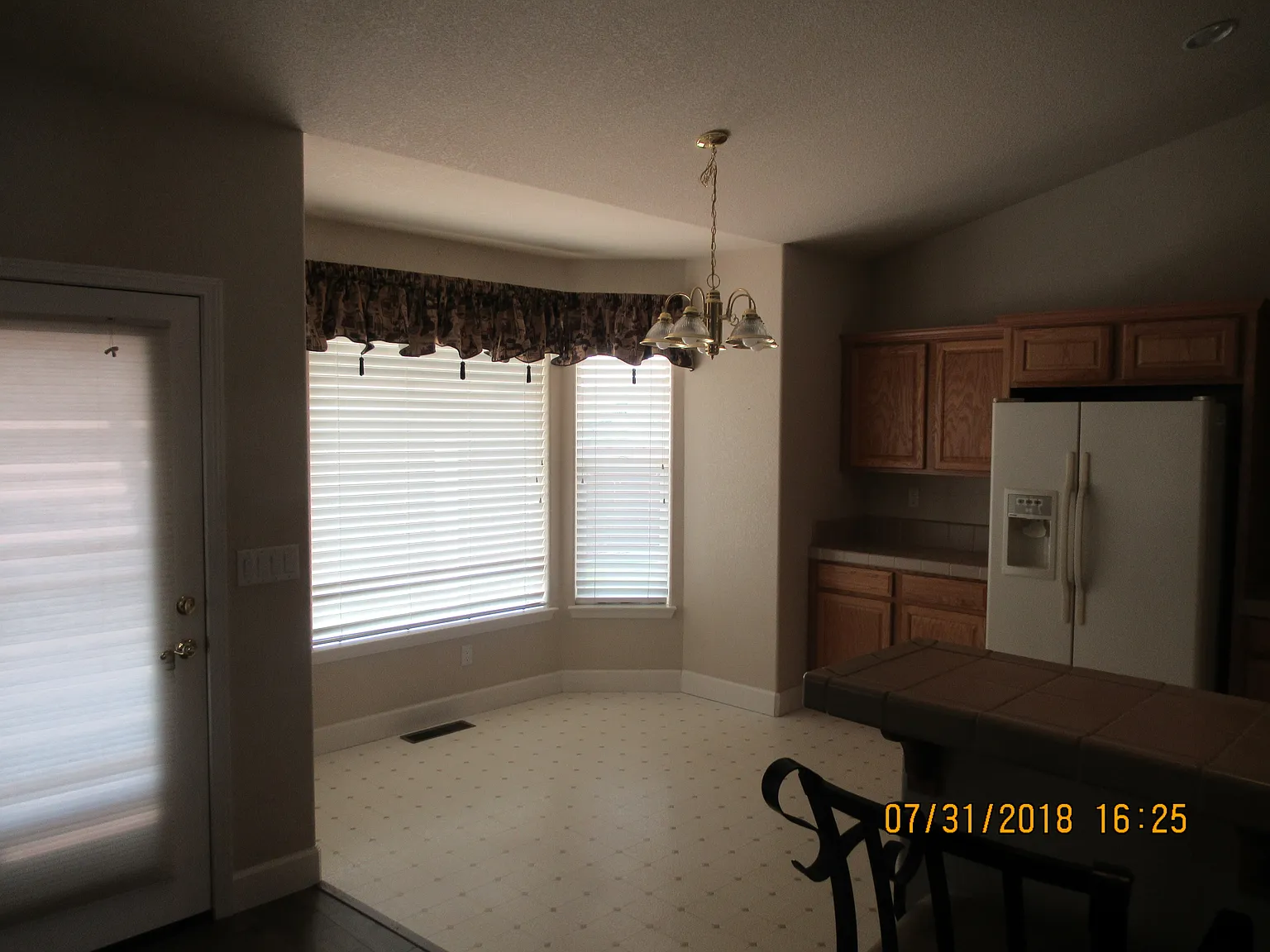 3 bed, 1915 sqft, $2,700 — Photo 2