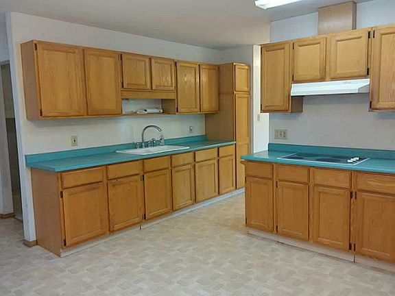 5th image of 212 Sheets St
