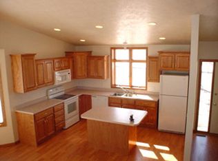 2710 S Sertoma Ave, Sioux Falls, SD 57106