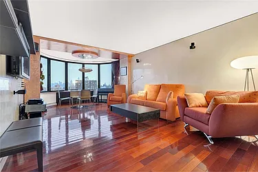 Rented by R New York